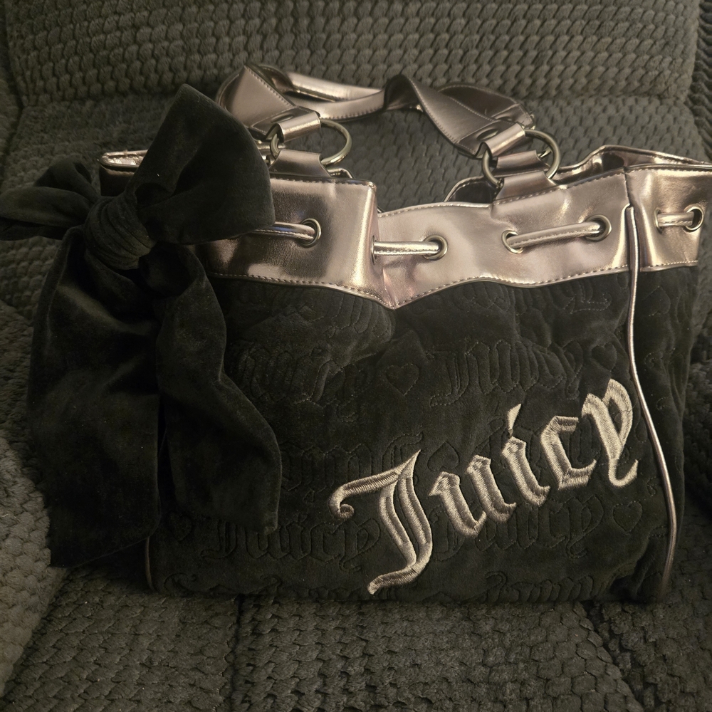Juicy Couture Black and Silver Shoulder Bag.....NEW CONDITION...$100 O.B.O. ???? - Picture 3 of 9